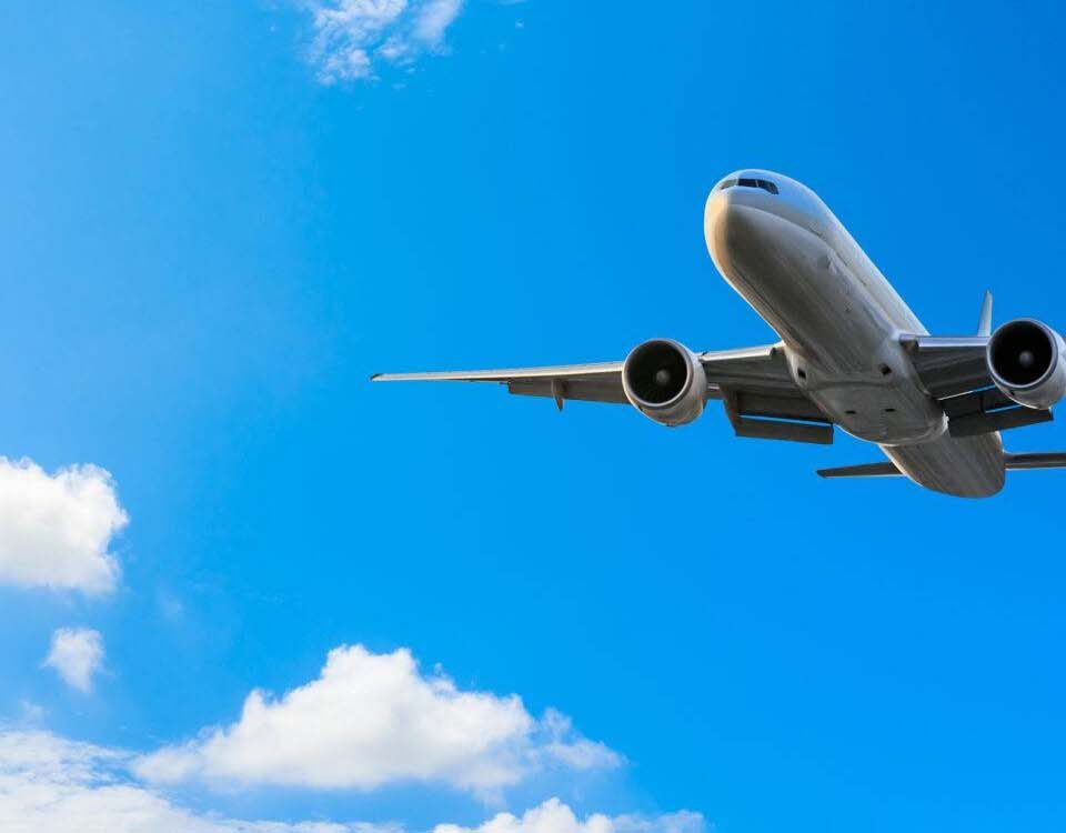 عبور ایمن هواپیماها از بالای سر یکدیگر؛ معجزه‌ای از هماهنگی و فناوری در آسمان